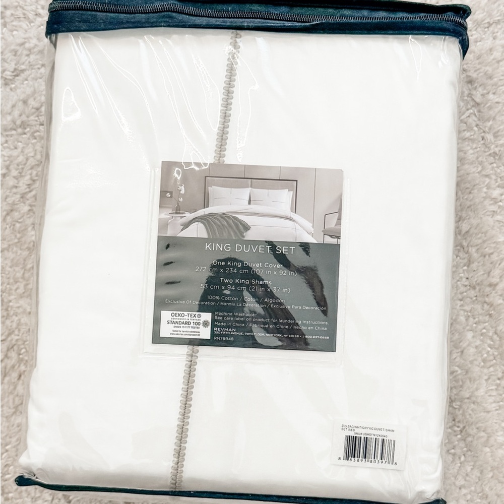 NWT - Vera Wang- King Duvet Cover Set with Matching Shams Zig White/Grey, King - Picture 2 of 7